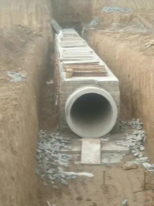 博愛(ài)人民路與新月鐵路過(guò)路管道